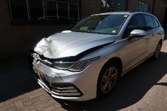 Unfallwagen Volkswagen Golf Variant 1.0 eTSI Life 2021/9