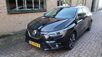 krockskadad bil auto Renault Mégane Renault Mégane Estate 1.3 TCe Bose 2018/8
