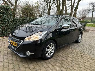 krockskadad bil auto Peugeot 208 AUTOMAAT!1.2 PureTech Style Pack 2015/4