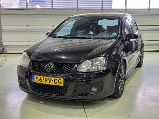 Volkswagen Golf GTI picture 2