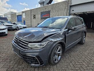damaged passenger cars Volkswagen Tiguan R-Line TDI DSG 4Motion Virtual Head-Up Led Camera Sfeerverl. Stuurverw. Stoelverw. Trekhaak 147KW/200PK 2021/6