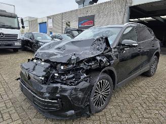 damaged passenger cars Volkswagen Tiguan 1.5 eTSI DSG IQ-Light 360View Virtual Keyless Sfeerverl. Acc Lane-Assist 1/2Leder Trekhaak 2025/3