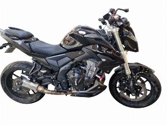 krockskadad bil motor Voge  R 2020/3