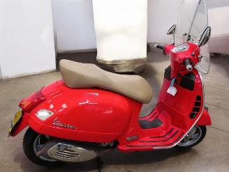 krockskadad bil bromfiets Piaggio  GTS VESPA 2005/6