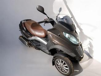 krockskadad bil bromfiets Piaggio  MP3 2013/1