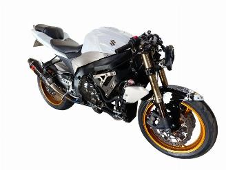 krockskadad bil motor Suzuki GSX-R 1000  2010/6