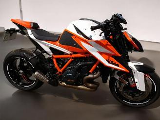 krockskadad bil motor KTM 1290 Super Duke R  2021/3