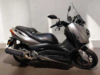 skadebil bromfiets Yamaha Xmax  2018/5
