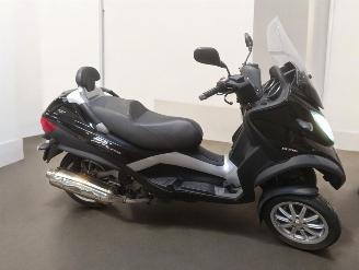 skadebil bromfiets Piaggio  MP3 2011/10