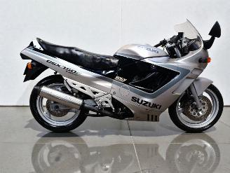 krockskadad bil motor Suzuki GSX 750 F 1990/6