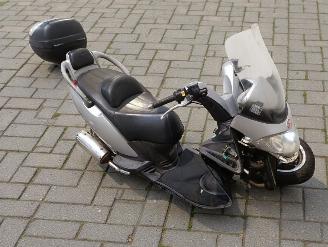 krockskadad bil bromfiets Kymco  GRAND DINK 2003/9