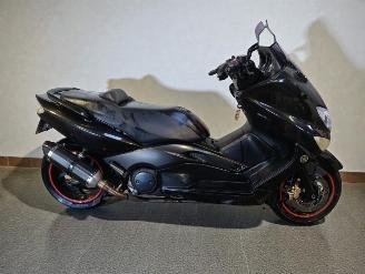 krockskadad bil bromfiets Yamaha  XP T MAX 2007/4