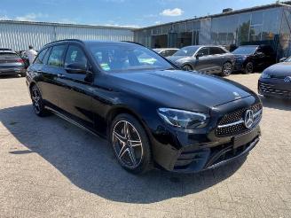 Mercedes E-klasse 300 T AMG Lin *PANO - NAVI - KAM* picture 1