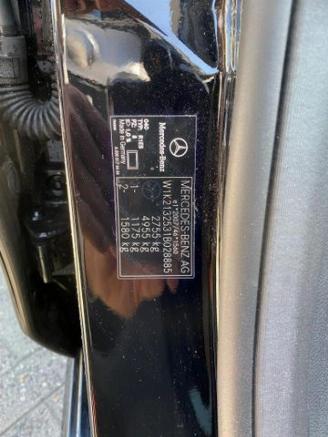 Mercedes E-klasse 300 T AMG Lin *PANO - NAVI - KAM* picture 21