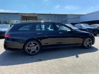 Mercedes E-klasse 300 T AMG Lin *PANO - NAVI - KAM* picture 8