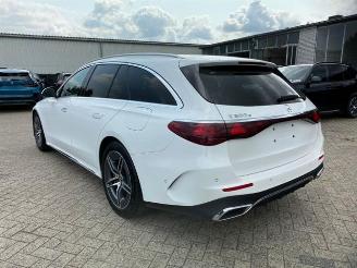 krockskadad bil auto Mercedes E-klasse 300 T dition AMG Lin *NAVI - AHK - KAM* 2023/12