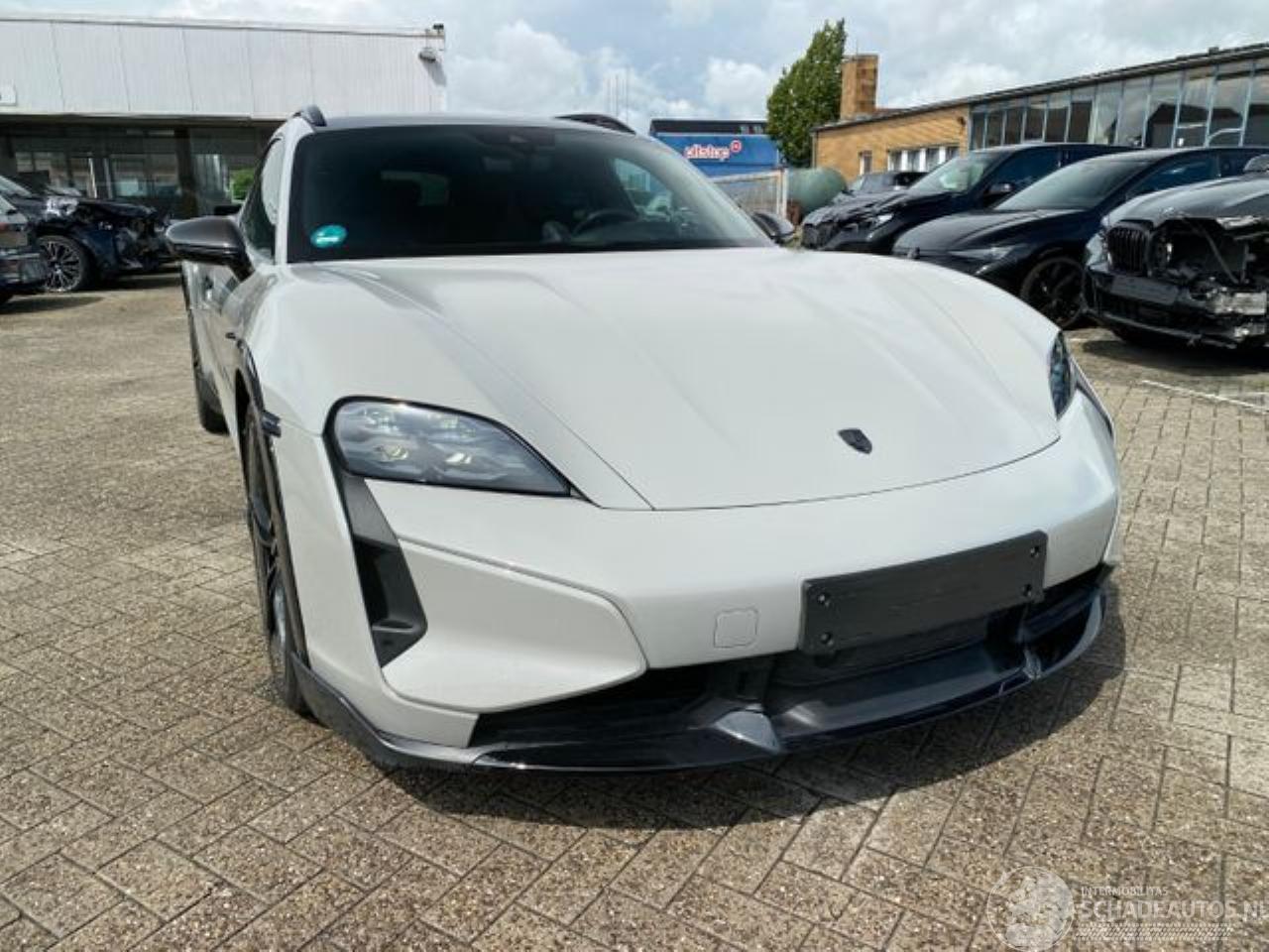 Porsche Taycan Turbo S Cross Turismo *PCCB - PANO - HUD*