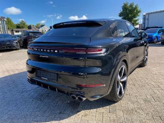 Vaurioauto  passenger cars Porsche Cayenne Coupe E-Hybrid * HUD - KAM - PANO - NAV* 2023/10