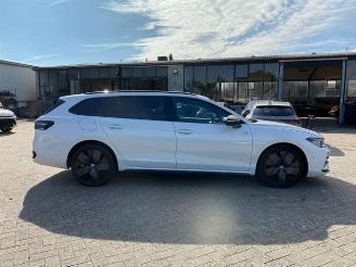 Volkswagen Passat Variant 2.0 TDI DSG R-Line * HUD - PANO * picture 10