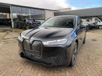 Vrakbiler auto BMW iX 40 xDrive *HEAD-UP - AHK - KAM - NAVI* 2024/6