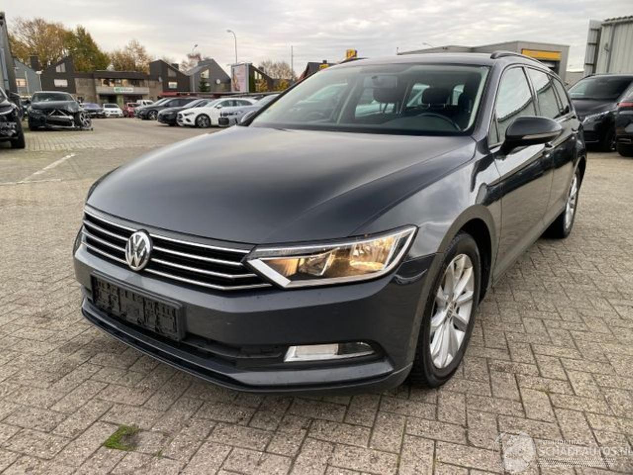 Volkswagen Passat Variant 1.6 TDI Trendline *AHK*