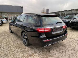 Mercedes E-klasse 300 T AMG Lin *PANO - NAVI - KAM* picture 8