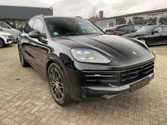 krockskadad bil auto Porsche Cayenne E-Hybrid* HUD - KAM - PANO - AHK - BOSE* 2025/4