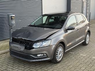 Schadeauto Volkswagen Polo 1.2 TSI Lounge Pano Cruise Clima Lage Km Stand 2015/7