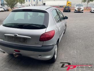 Peugeot 206 206 (2A/C/H/J/S), Hatchback, 1998 / 2012 1.4 XR,XS,XT,Gentry picture 4