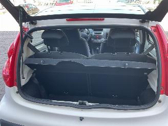 Peugeot 107 5 Deurs Airco picture 18