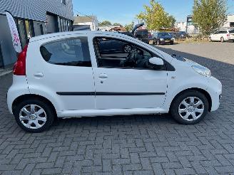 Peugeot 107 5 Deurs Airco picture 4