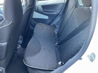 Peugeot 107 5 Deurs Airco picture 17