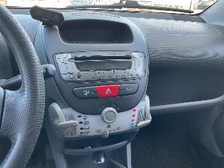 Peugeot 107 5 Deurs Airco picture 13