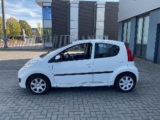 Peugeot 107 5 Deurs Airco picture 8