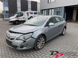 Vrakbiler auto Opel Astra Astra J Sports Tourer (PD8/PE8/PF8), Combi, 2010 / 2015 1.4 16V ecoFLEX 2011/7