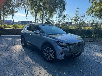 krockskadad bil auto Audi Q4 Q4 e-tron 45 e-tron Nardo Grey Camera VOL 2025/1
