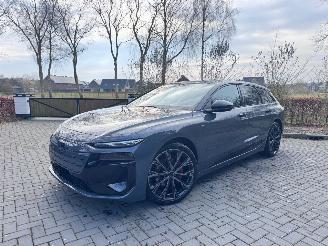 Vaurioauto  passenger cars Audi A6 avant Audi A6 e-tron Avant performance 367pk Trekhaak DualScreen VOL!! 2025/10