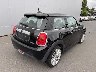skadebil auto Mini One BLACKFRIARS AUTOMAAT 2018/6