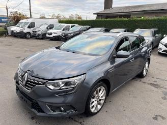 krockskadad bil auto Renault Mégane  2017/11
