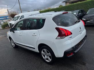 Schadeauto Peugeot 3008  2015/10