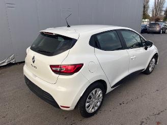 skadebil auto Renault Clio  2019/6