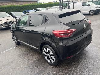krockskadad bil auto Renault Clio  2023/4