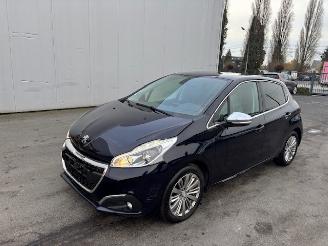 Damaged car Peugeot 208  2019/6