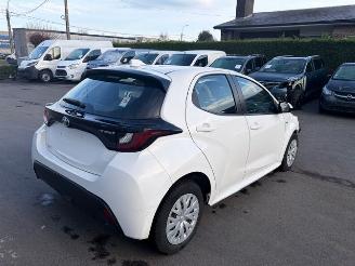 Unfallwagen Toyota Yaris HYBRID 2021/12