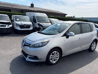 Vaurioauto  passenger cars Renault Scenic  2015/4