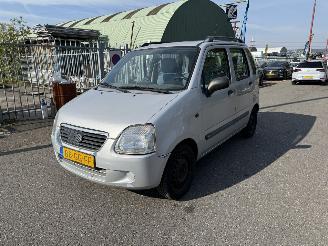 damaged passenger cars Suzuki Wagon r 1.3 GL 2000/10