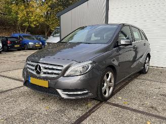 skadebil auto Mercedes B-klasse B200 Automaat NAP Origineel NL! 2013/1