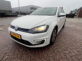 Damaged car Volkswagen Golf GTE automaat nette auto 2014/12