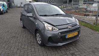 skadebil auto Hyundai I-10 1.0i Comfort deluxe 17000 km mooie auto! 2018/1