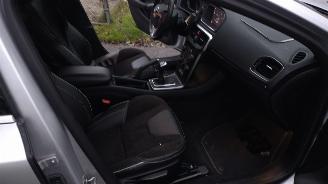 Volvo V-40 v-40 D2 2.0 diesel R-design 80.000 km Nieuwe auto!!!! Supermooi! picture 22